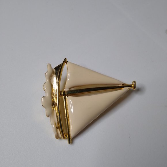 Sailboat Brooch - Picture 4 of 16